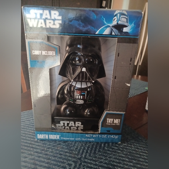 Disney Star Wars Darth Vader gumball dispenser - Picture 1 of 2